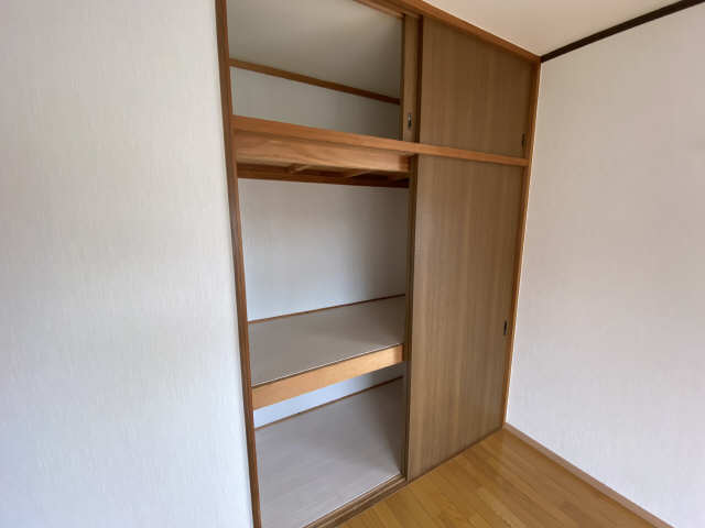 2F洋室　1　収納